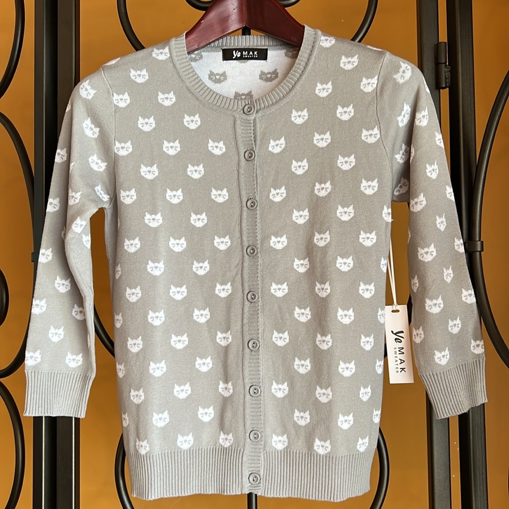 YEMAK Women's Cute Cat Pattern Cardigan
Sweater